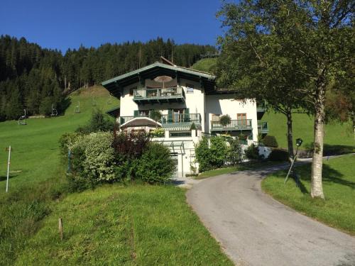 Eben im Pongau Apartamento | Ferienwohnung Grünwald