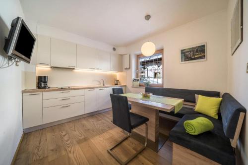 Avelengo Apartamento | Ferienwohnung Ifinger Edelweiss