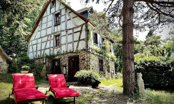 Munstermaifeld Apartamento | Ferienwohnung in Außergewöhnlichem Bruchstein-ferienhaus