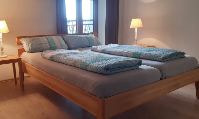 Seeon-Seebruck Apartamento | Ferienwohnung Lindlhof mit Balkon