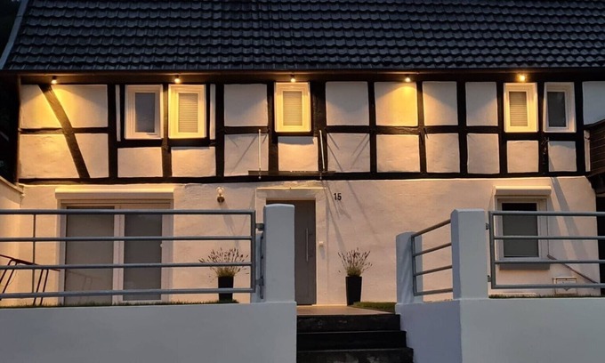 Rolandswerth Apartamento | Ferienwohnung RheinZeit - Freshly renovated half-timbered house directly on the Rhine!