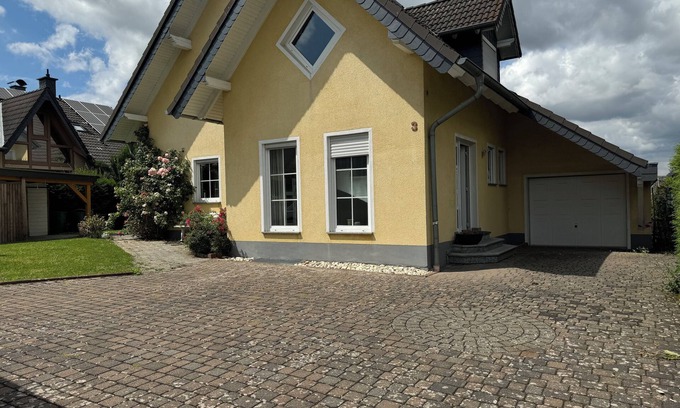 Kastellaun Apartamento | Ferienwohnung Sonnenkastell 2 in der Burgstadt Kastellaun mit Direktem Garten