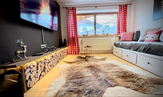 Stumm Apartamento | Ferienwohnung Steinbock Terrasse, Gartensauna, Garten, Grillplatz
