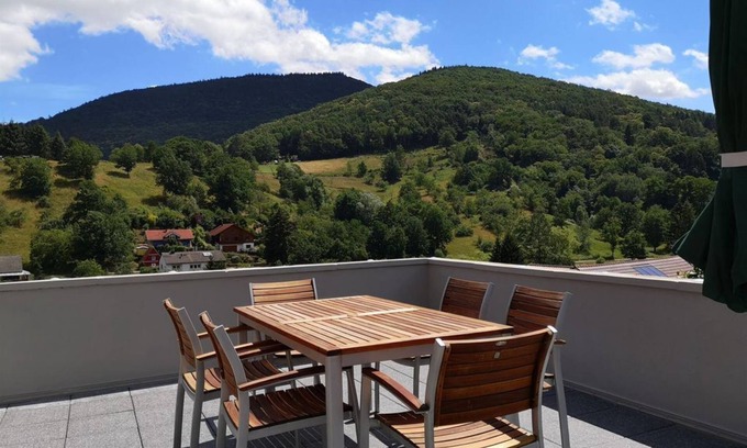 Dernbach Apartamento | Ferienwohnung Uhu - Haus am Lindenbaum