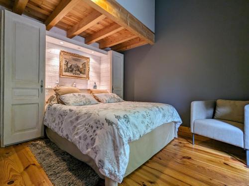 Saint-Romain-Lachalm Cama Y Desayuno | Ferme avec piscine couverte sur grand domaine - FR-1-582-515