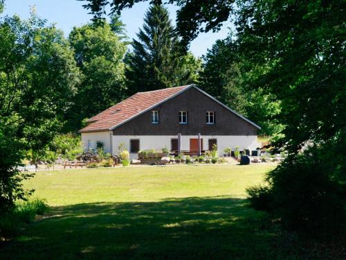 Saulxures-sur-Moselotte Casa | Ferme Vosgienne rénovée avec spa, sauna, jacuzzi, billard et étang privé en pleine nature - FR-1-589-327