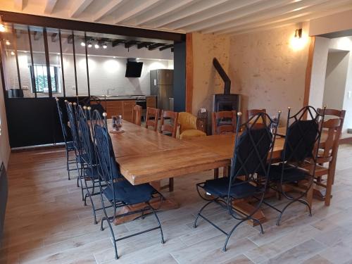 Savigne-lʼEveque Casa | Fermette de charme rénovée avec grand terrain, 5 chambres, proche du circuit 24H du Mans - FR-1-410-304