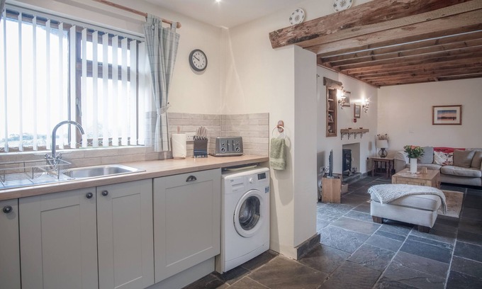 Rhossili Villa | Fferm-Llong - Ship Farm 2 Bed- Rhossili