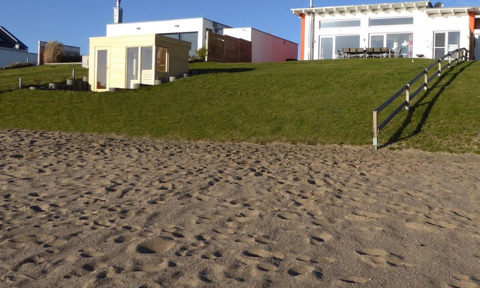 Lobnitz Casa | FH1 with private beach, sauna, fireplace, air conditioning, 4 bedrooms, 2 bathrooms, 8-10, max. 12 pers.