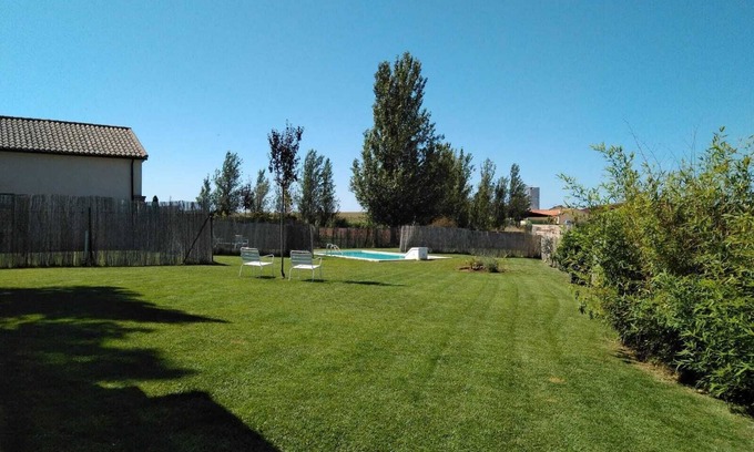 Almenara de Tormes Casa | CASAS DE CAMPO EN SALAMANCA CON WIFI, JARDÍN Y PISCINA PRIVADA