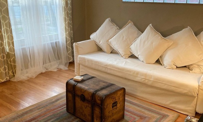 St. Louis Hills Casa | FIFTIES CLASSIC: cozy, convenient, comfortable