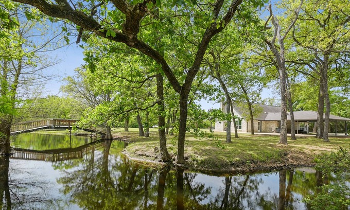 College Station Casa | Fighting Aggie Farmhouse ~ Aggieland Vacation Rentals