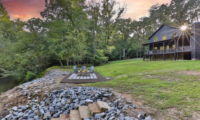 McCaysville Cabina | FightingTown Escape | Blue Ridge, GA