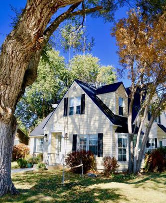 Heber Casa | Film-featured sleeps 18 hot tub fire pit decks