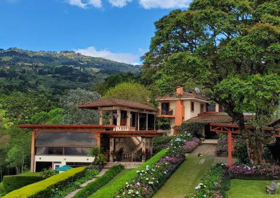 Santo Domingo Hotel | Finca Paraiso Mountain Retreat near San Jose Airport
