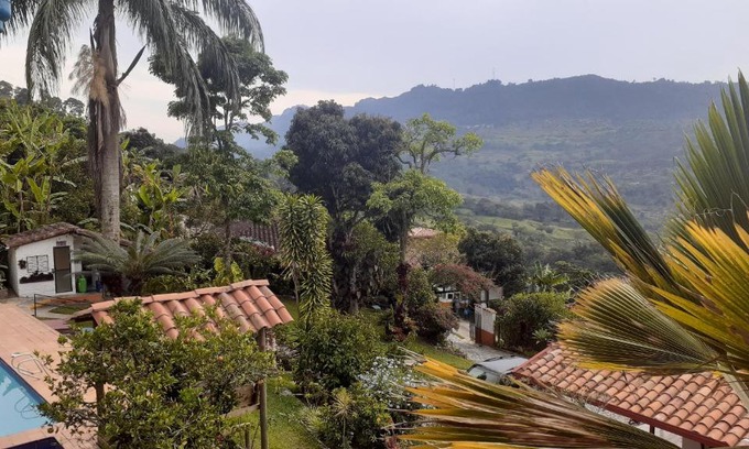 Fredonia Casa | Finca Vivero Guayacanes Magic Mountain