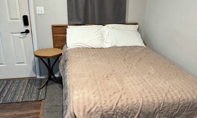 Downs Hotel | Fins N Feathers Lodge - Two Queen Beds