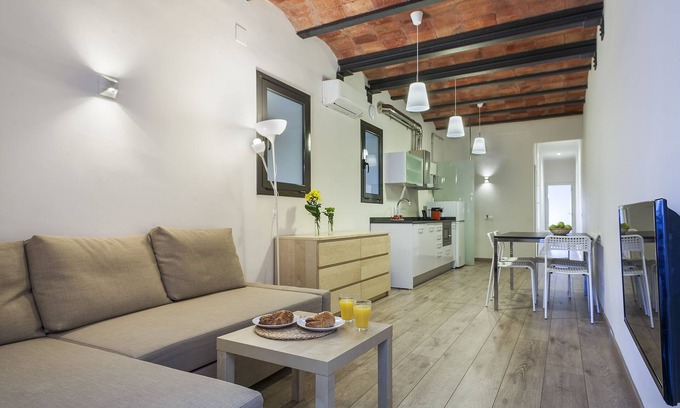 La Font de la Guatlla Apartamento | Fira Centric Apartments by gaiarooms