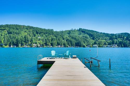 Olympia Casa | Fire Pit and Views Modern Summit Lake Escape!