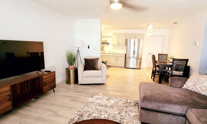 Casselberry Casa | Fire Pit & BBQ Modern Home- Perfect Vacation.66