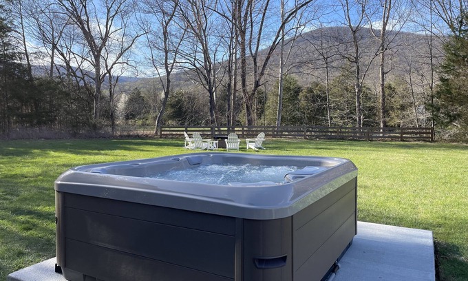 Nellysford Casa | Fire Pit+Hot Tub+Game Room in spacious family-friendly house