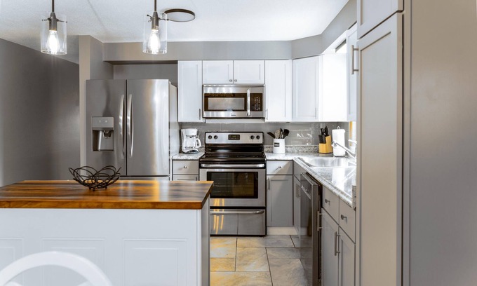 Elkhorn Casa | Fireside Charm on Strawberry Hill – A Tranquil Escape! Hot Tub, Pet Friendly