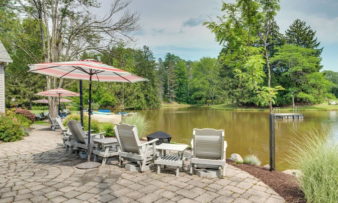 Bangor Apartamento | Fish, Swim & Unwind: Lakeside Poconos Retreat