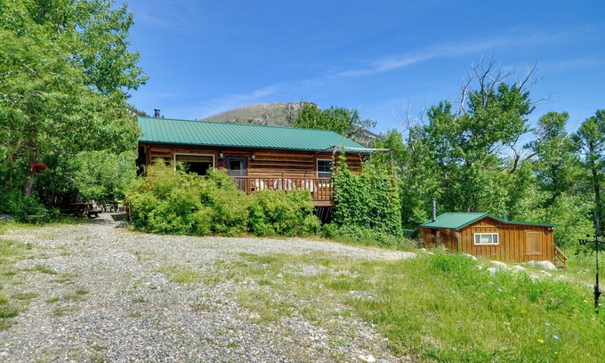 McLeod Cabina | Fish, Hike, Views: Boulder Beauty 'Gil's' Cabin!