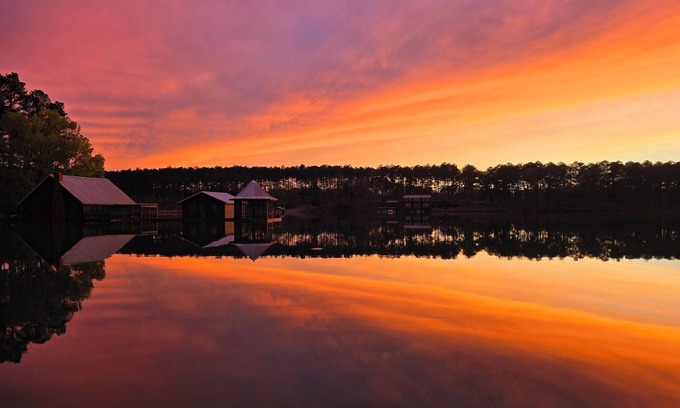 Louisville Cabina | Fisherman's Paradise on 120-acre Private Lake