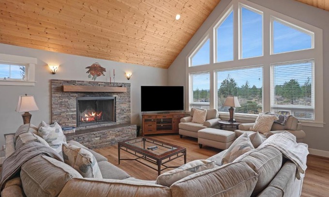 Westbrook Meadows Casa | Five Peaks Home with Soaking Tub