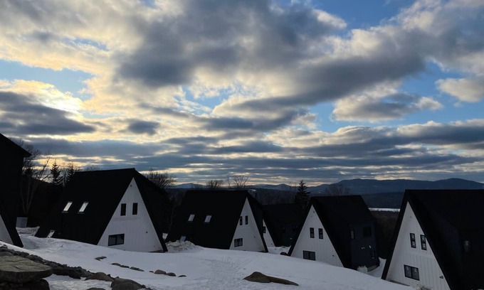 Rangeley Casa | Fjällstuga - Ski In/Out home on Saddleback Mountain