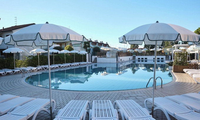 Rosapineta Apartamento | Apartamento en residencia con piscina en Rosolina