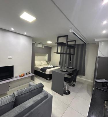 Centro Apartamento | Flat novo bem equipado com ar condicionado e cozinha completa - Centro