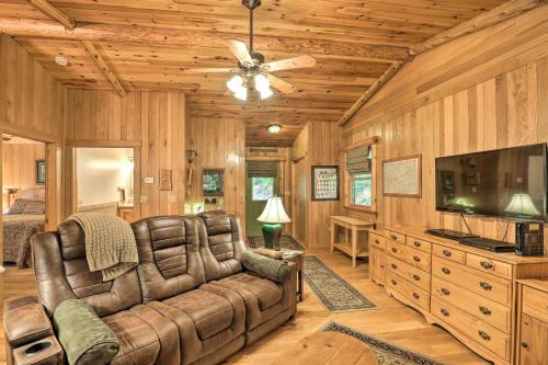 Skyland Casa | Fletcher Cabin Wraparound Deck and Pond Access
