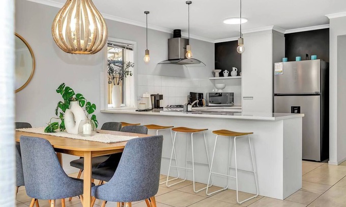 McCracken Casa | Fleurieu Days Leafy Hideaway by Victor Harbor