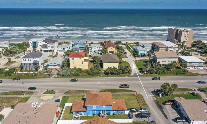 New Smyrna Beach Casa | FLIP FLOP LIING 2! 4 Bdrms, 3 Bths, STEPS TO THE SAND!