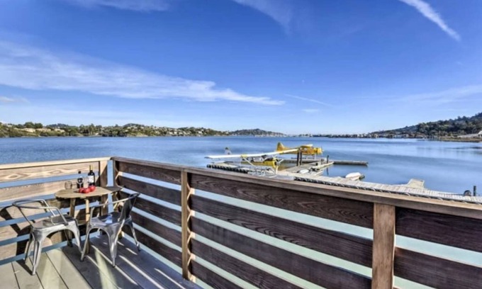 Mill Valley Apartamento | Floating condo 'D' on Sausalito's Richardson Bay