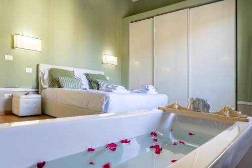 Santo Spirito Apartamento | Florence Retreat with Romantic Bathtub