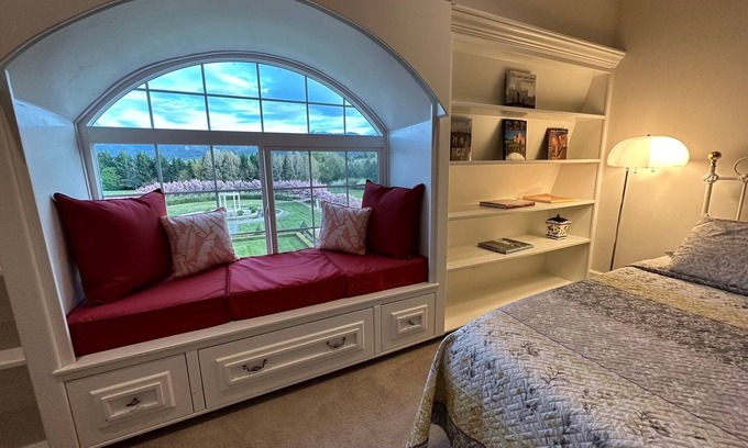 Ashland Otro | Florence Room at Chateau Herbe