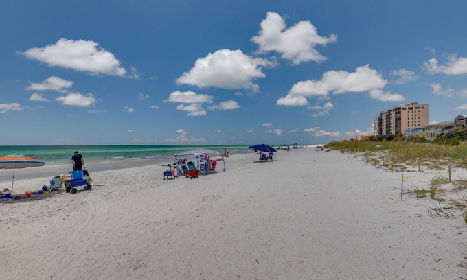 Indian Rocks Beach Apartamento | Florida Condo w/ Intracoastal Waterway Views!