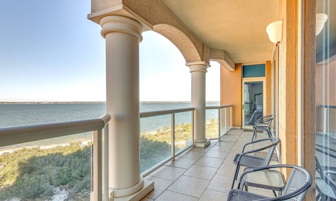 Pensacola Beach Condominio | Florida Resort Condo: Walk to Pensacola Beach!