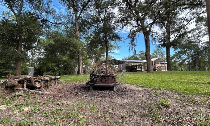 Fort White Casa | Florida Springs Escape, 10 Private Acres, 4 beds, just Mins to several Springs