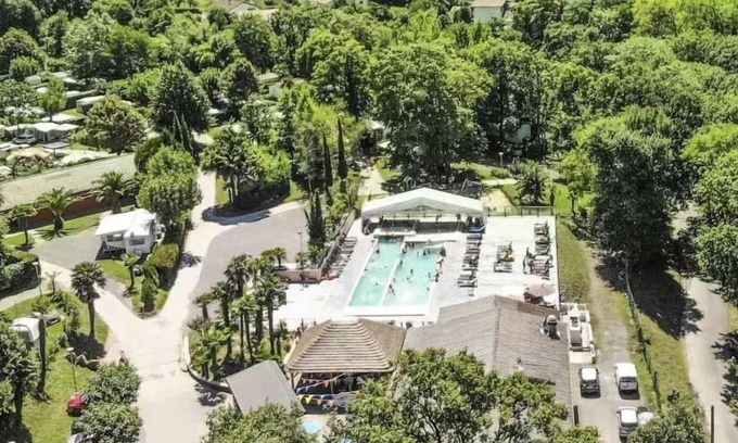 Behobie Alquiler De RV | Flower Camping de la Corniche **** - Hiking tent 6m² - 1 bedroom, without toilets 2 people