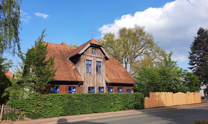 Bleckede Apartamento | Flusslandschaft Elbe: Organic vacation apartment with wood-burning stove and garden