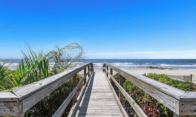 Folly Beach Casa | Folly Beach Front Escape - Newly Renovated!