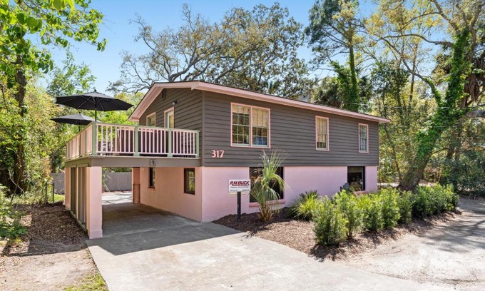 Folly Beach Casa | Folly Vacation Vintage Cottage 317 East