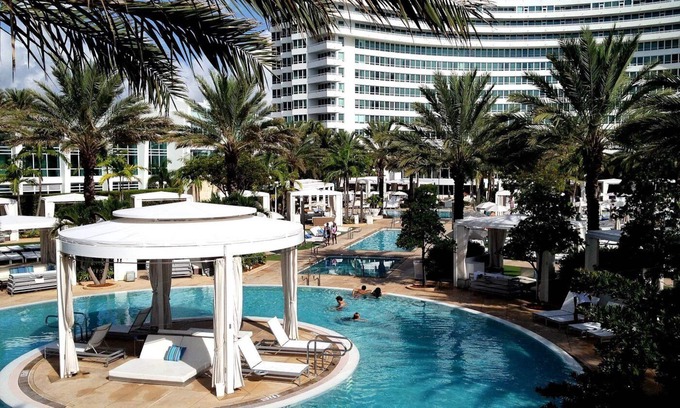 Mid Beach Complejo | Fontainebleau Resort JR Suite Ocean View Resort Fee Included & 2 Spa Passes