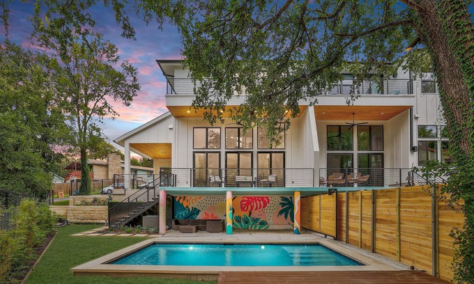 Riverside Casa | UT Football Fave - Pool, Mins to DT + Stadium!