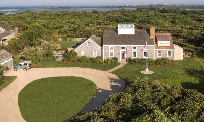 Quidnet Casa | Compuesto familiar privado con casa de huéspedes, vista al mar y piscina.