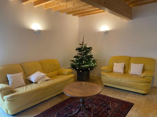Chaumard Casa | Forest House by Lake Pannecière